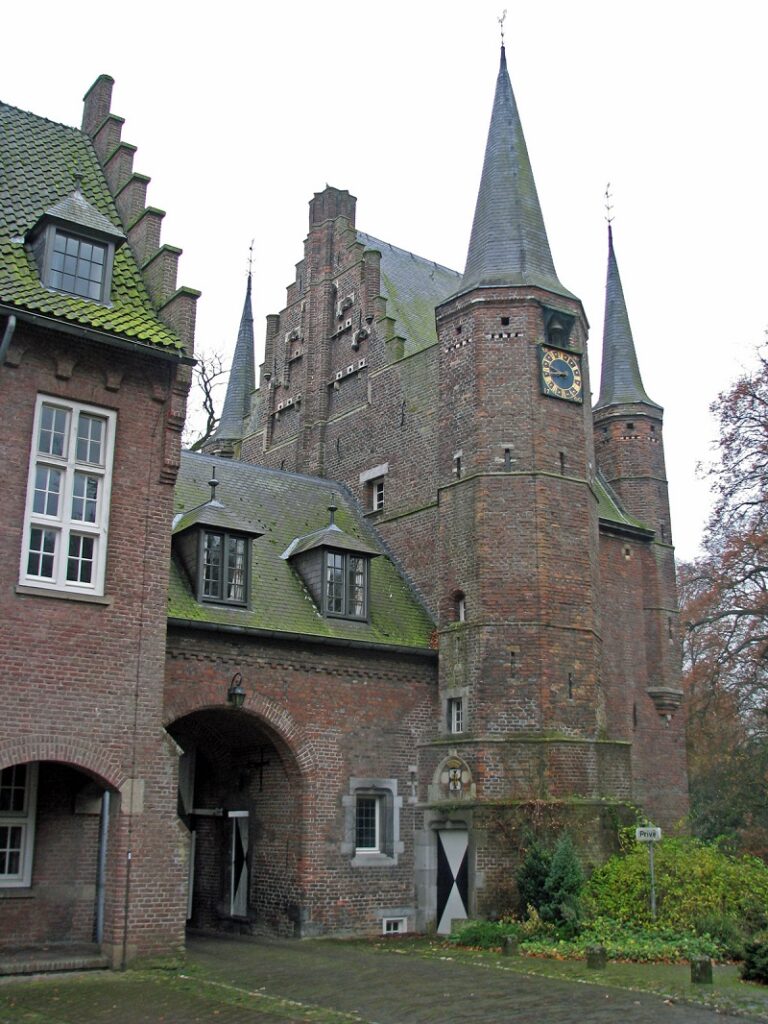 Donjon kasteel Gemert van kastelenfietsroute B&B In de wei