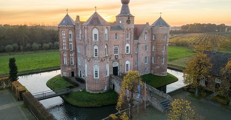 Kasteel Croy te Strijp Aarle-Rixtel in kastelen fietsroute B&B in de wei
