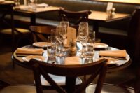 Gedekte tafel in restaurant